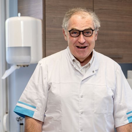 Dr Jacques KAHN